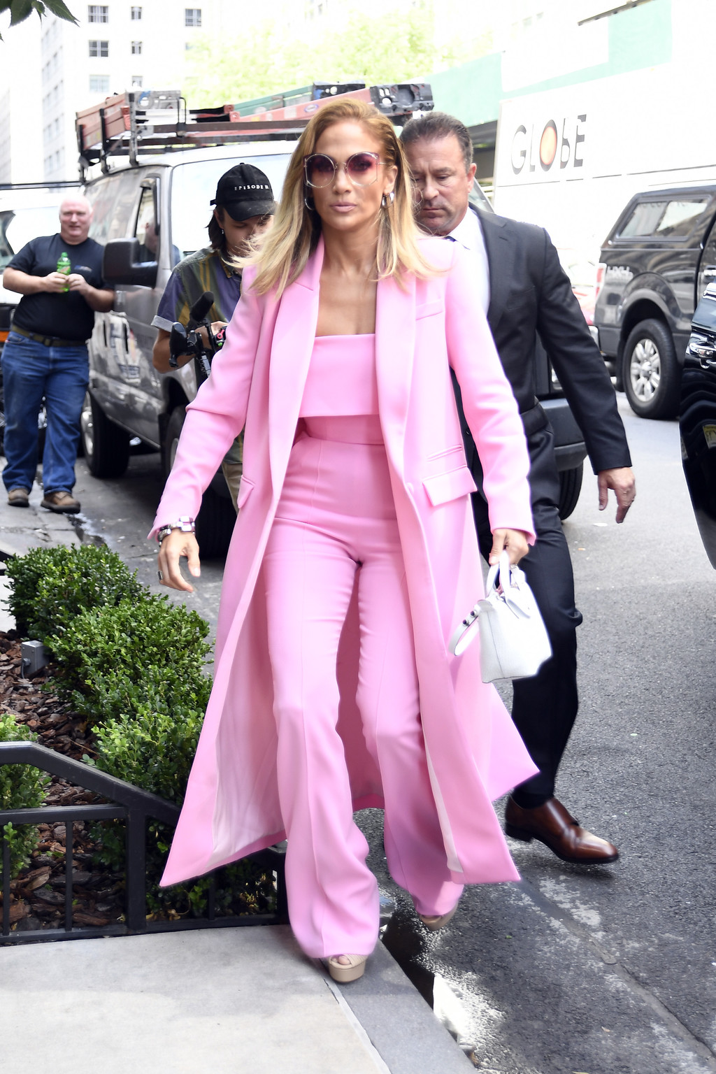 Jennifer López apuesta todo al rosa y nos encanta