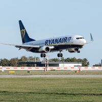 La paradoja de Ryanair en España: mientras ahoga a los aeropuertos pequeños, está añadiendo 100.000 plazas más