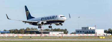La paradoja de Ryanair en España: mientras ahoga a los aeropuertos pequeños, está añadiendo 100.000 plazas más