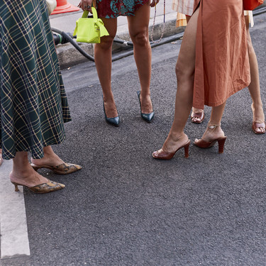 El street style dictamina qué tipo de sandalias triunfan este verano 