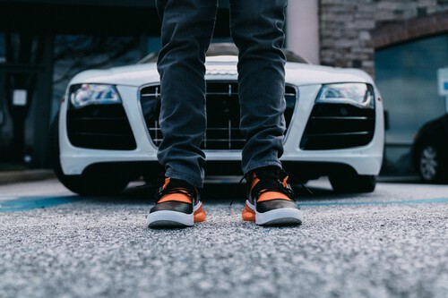 Las mejores zapatillas para amantes de los coches por menos de 100 euros, seleccionadas por Motorpasión