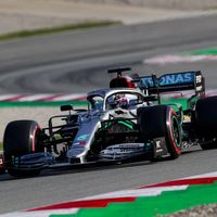 Mazazo de Mercedes en Barcelona: dominan con segundo y medio de ventaja mientras Ferrari rompe el motor