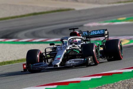 Mazazo de Mercedes en Barcelona: dominan con segundo y medio de ventaja mientras Ferrari rompe el motor