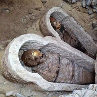 Arqueólogos de Barcelona han encontrado en Egipto algo que no había pasado en 4.000 años de historia: una momia con literatura griega