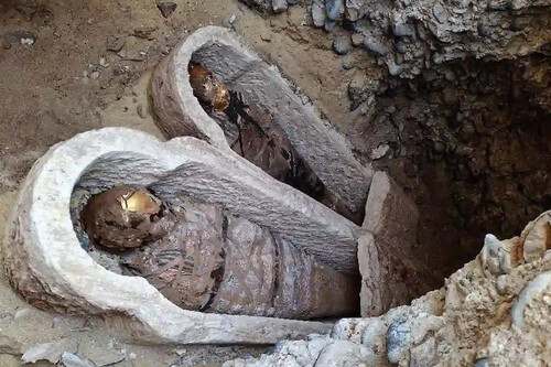 Arqueólogos de Barcelona han encontrado en Egipto una momia con un papiro. El problema es que es la Ilíada de la Antigua Grecia 