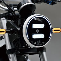 Suzuki acaba de revivir una mítica moto de los años 70, y es un guiño a los más jóvenes y clásicos. Y a los que les gusta el anime 