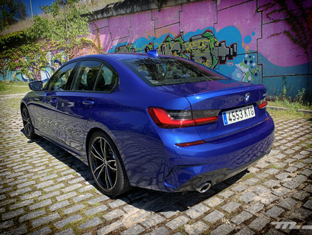 BMW 330i trasera