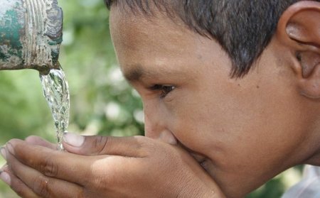 Beber agua podría acelerar la pérdida de peso