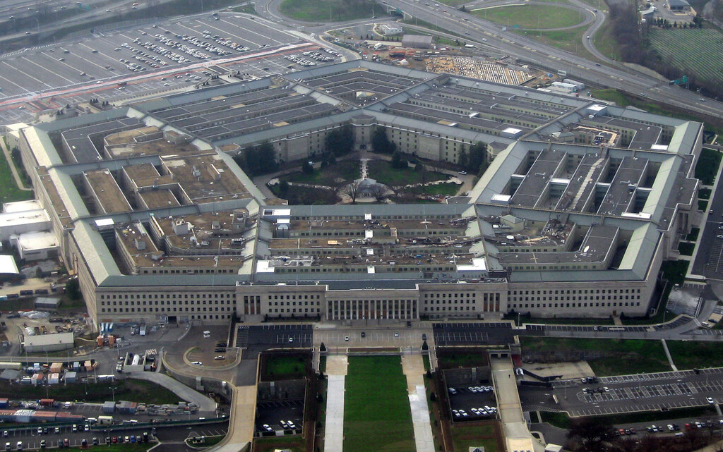 El Pentágono recula en plena escalada de la tensión con China: iba a pagar a Intel 2.500 millones en chips de vanguardia