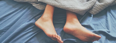 Esta es la razón por la que sacar un pie de la cama puede ayudarte a dormir mejor 