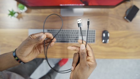 El iMac Pro vendrá con un cable Lightning negro (y otros accesorios a juego)
