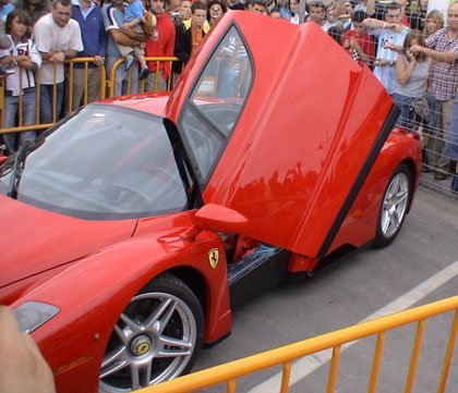 Nuevo récord Guinness, 136 Ferraris en Suances (Cantabria)