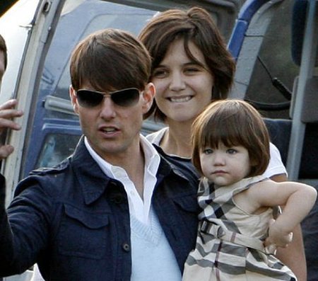 La familia Cruise invierte un millón de dólares en la educación de Suri