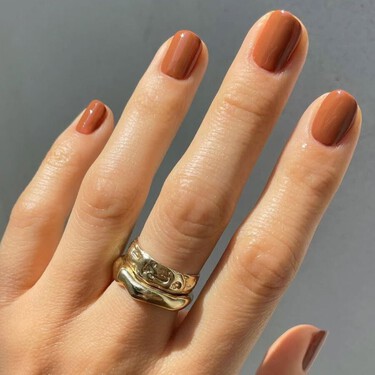 Adiós a las uñas larguísimas: las uñas cortas están de moda y así se llevan de la forma más elegante 