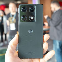 Apostar por un plegable ya no exige sacrificios: el Motorola Razr Fold demuestra que se puede tener todo en un móvil muy fino