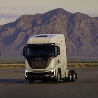 Nikola prometió revolucionar la industria con sus camiones de hidrógeno. Tras quedar en bancarrota, subastan cientos de ellos "totalmente operativos"