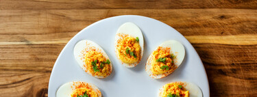 Huevos rellenos: siete recetas diferentes para picotear este finde