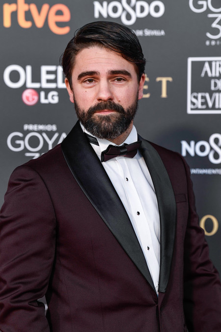 Gorka Lasaosa se enfunda en un smoking burdeos para los Premios Goya 2019