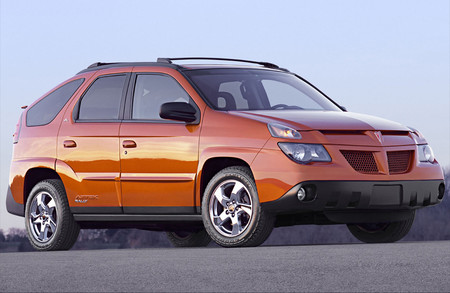 Pontiac Aztek, la historia del crossover que se adelantó a su tiempo y arriesgó cuando no debía