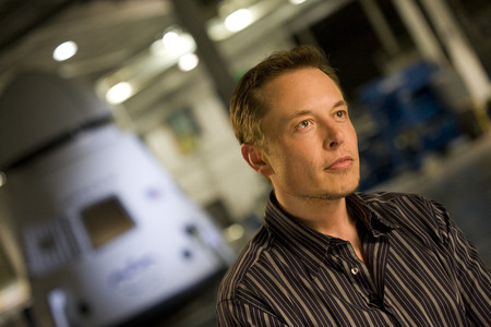 Multado Elon Musk, abandona la presidencia ¿a dónde va Tesla? 