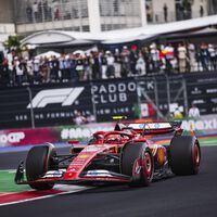 Carlos Sainz se queda con la pole traicionera de México y Max Verstappen noquea a Lando Norris