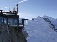 Una caja de cristal no apta para los que sufren vértigo en el mirador más alto de Europa 