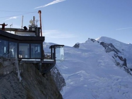 Una caja de cristal no apta para los que sufren vértigo en el mirador más alto de Europa