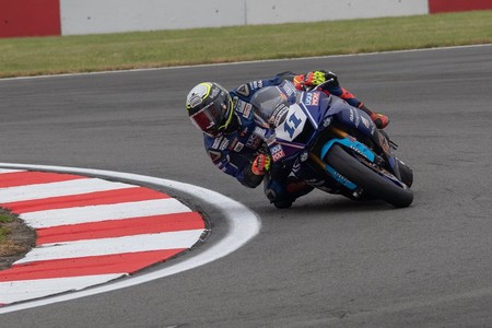 Sandro Cortese se lleva la carrera de Supersport en Gran Bretaña ¡y ya es líder del campeonato!