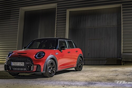 Probamos el nuevo MINI Cooper S: más diseño que practicidad para un coche de 178 CV excitante entre curvas