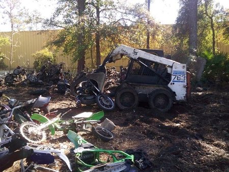 Vaciando el desguace