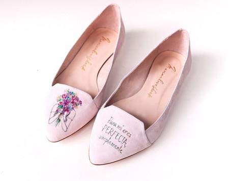 Día de la Madre: unos zapatos pintados a mano para decirle a mamá lo especial que es