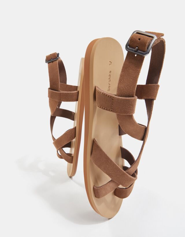 Sandalias con tiras de piel