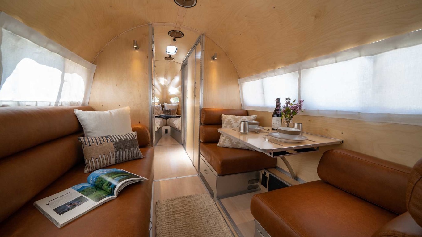 Esta caravana se llama Bowlus Endless Highways y tras su estilo retro