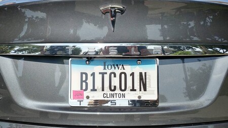 Comprar un Tesla con bitcoins podría no ser un gran negocio para ti (según los términos de uso de la propia compañía)