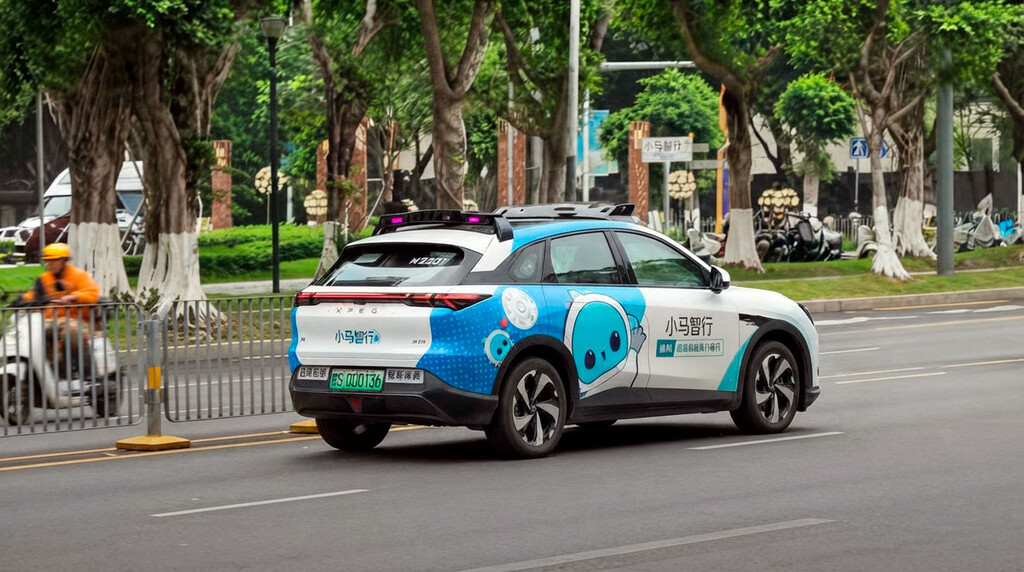 "Increíblemente cruel": así definen los taxistas de Shenzhen la nueva ley que da luz verde a más robotaxis en la ciudad