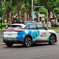 "Increíblemente cruel": así definen los taxistas de Shenzhen la nueva ley que da luz verde a más robotaxis en la ciudad 