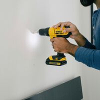 Se acabaron los taladros: un estudiante de ingeniera ha inventado un tecnología que permite colgar objetos en la pared sin hacer agujeros ni usar clavos