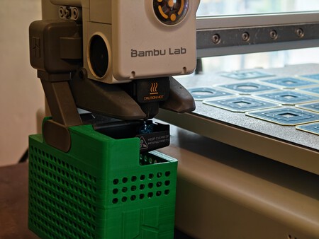 Bambu Lab A1 en el proceso de purga | Imagen: Xataka