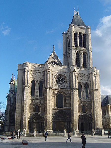 La iglesia que irradia luz azul cobalto como si estuvieras en el Cielo