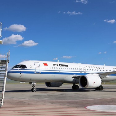 A China passou anos desenvolvendo uma aeronave para desafiar a Airbus e a Boeing; o C919 acaba de inaugurar sua primeira rota internacional 