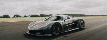 Con un V8, menos potencia y solo tracción trasera, el Koenigsegg Jesko Absolut le ha arrancado las pegatinas al Rimac Nevera en el 0-400-0 km/h 