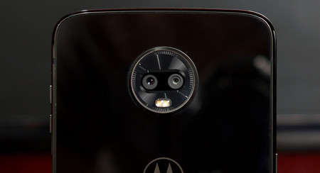 La app de cámara de Motorola añade AR stickers, modo retrato para selfies y más para varios modelos