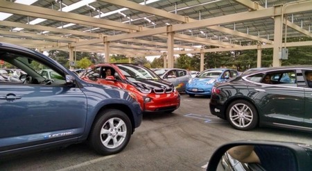 El récord de concentración de eléctricos se mueve ahora hasta Silicon Valley con 507 coches