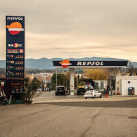 Si la pregunta es "cómo compite Repsol con precios mucho más altos que las low cost", la respuesta es simple: Waylet