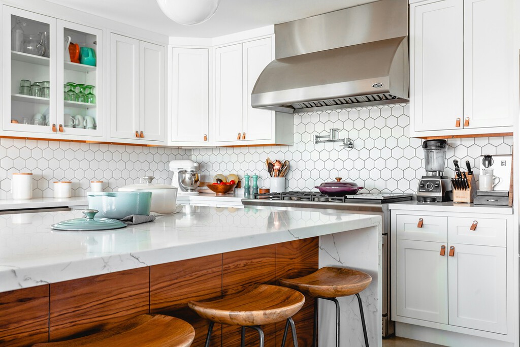 Fichamos en Leroy Merlin el suelo de estilo portugués perfecto para reformar la cocina sin obras