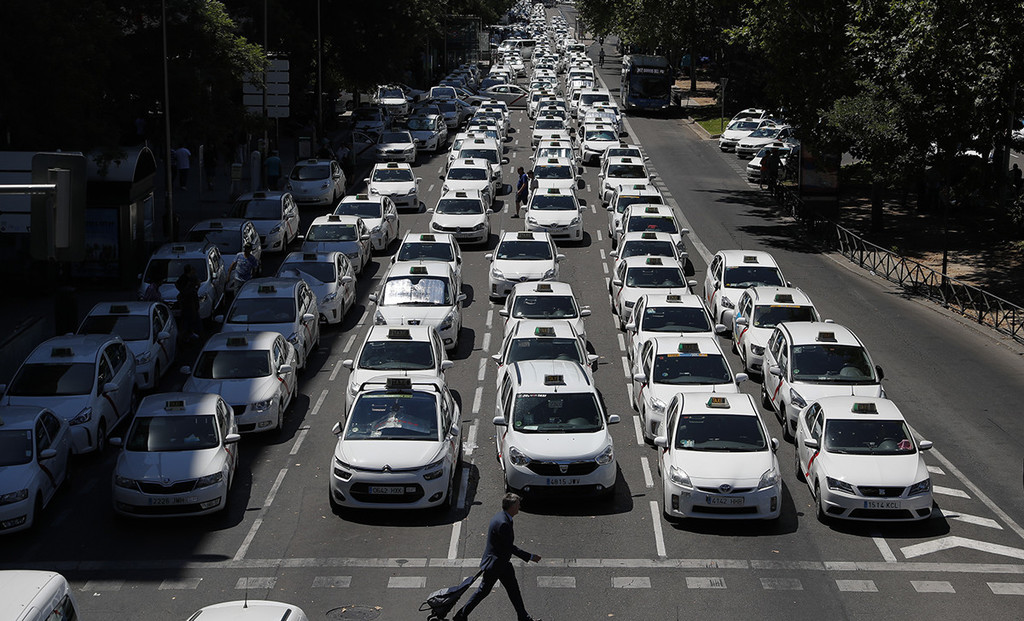 Condiciones más duras para las VTC que en Cataluña: esta es la oferta del taxi de Madrid a la Comunidad para desconvocar el parón
