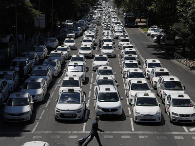 Condiciones más duras para las VTC que en Cataluña: esta es la oferta del taxi de Madrid a la Comunidad para desconvocar el parón