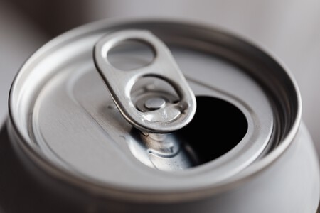 Antes de tirarlos, 3 formas de reutilizar los anillos de las latas de refresco en casa: aprende a hacer una lámpara