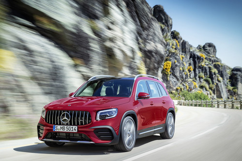 Mercedes-AMG GLB 35: El poder de un hot hatch en el nuevo SUV compacto de la marca