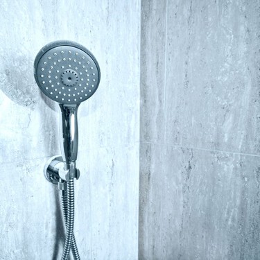 Cómo renovar la ducha sin hacer grandes obras: ideas de bajo coste 